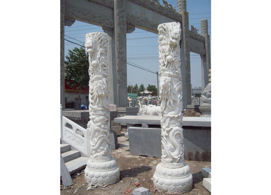 石雕龙柱