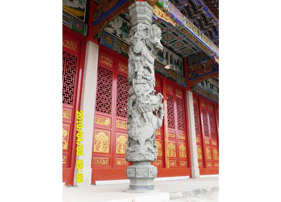石雕龙柱